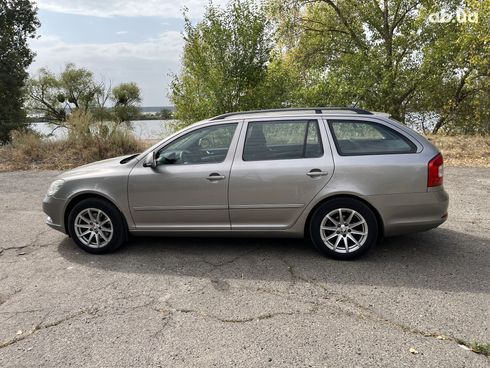 Skoda Octavia 2009 бежевый - фото 8