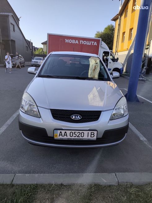 Kia Rio 2008 серебристый - фото 7