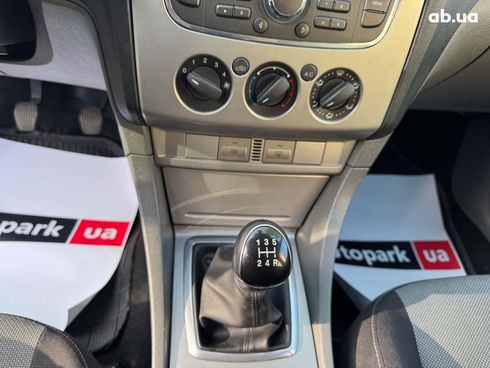 Ford Focus 2010 серый - фото 20