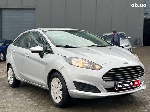 Ford Fiesta 2015 серый - фото 11