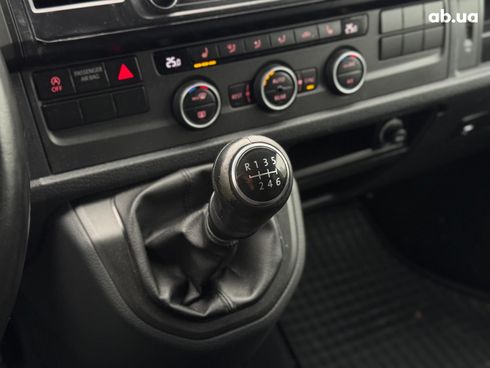 Volkswagen Caravelle 2017 синий - фото 41