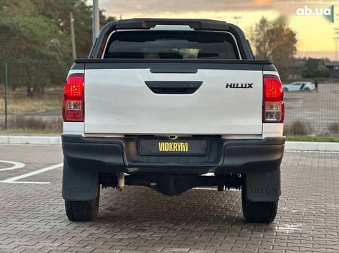 Toyota Hilux 2017 - фото 13
