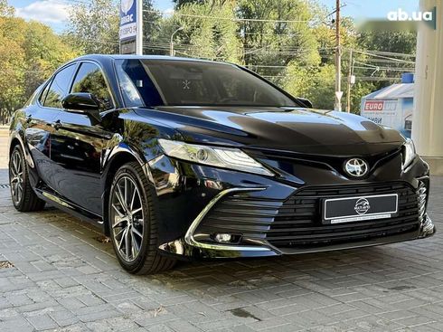 Toyota Camry 2022 - фото 9