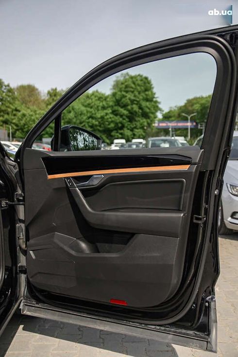 Volkswagen Touareg 2018 - фото 27