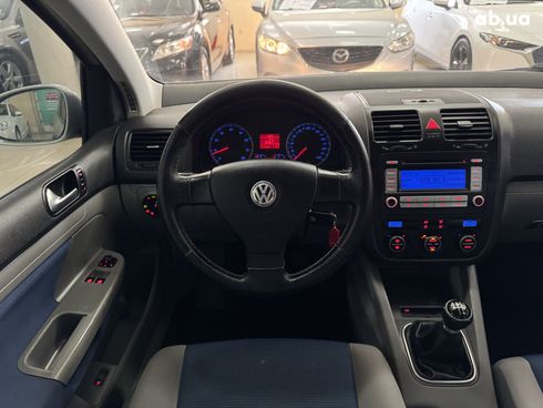 Volkswagen Golf 2005 серебристый - фото 7