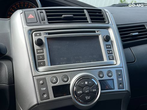 Toyota Verso 2012 белый - фото 23