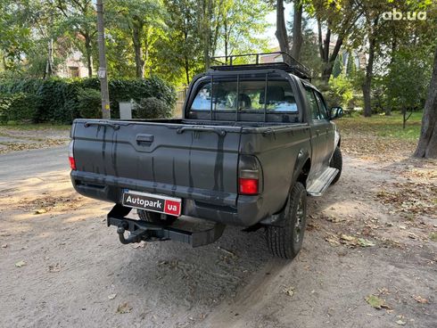 Mitsubishi l 200 2005 серый - фото 6