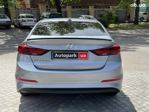 Hyundai Elantra 2016 серый - фото 4