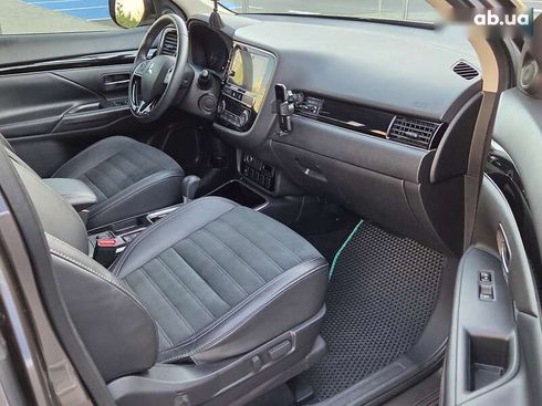 Mitsubishi Outlander 2018 - фото 19