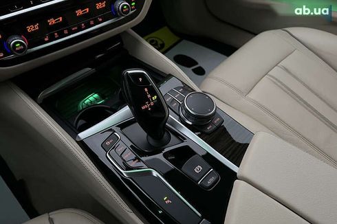 BMW 5 серия 2017 - фото 17