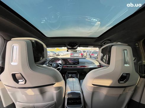 BMW i7 2023 белый - фото 28