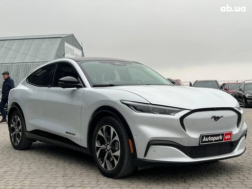 Ford Mustang Mach-E 2022 белый - фото 11