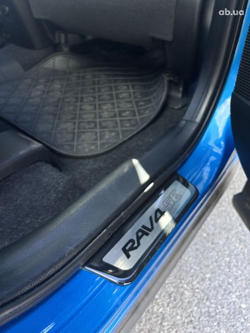 Toyota RAV4 2017 синий - фото 18