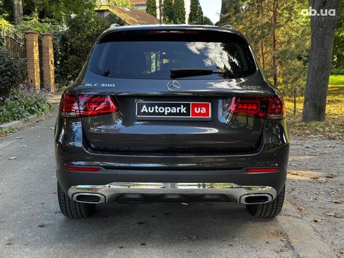 Mercedes-Benz GLC-Класс 2021 серый - фото 10