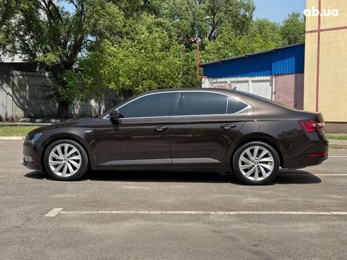 Skoda Superb 2016 коричневый - фото 2