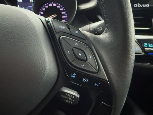 Toyota C-HR 2022 серый - фото 38