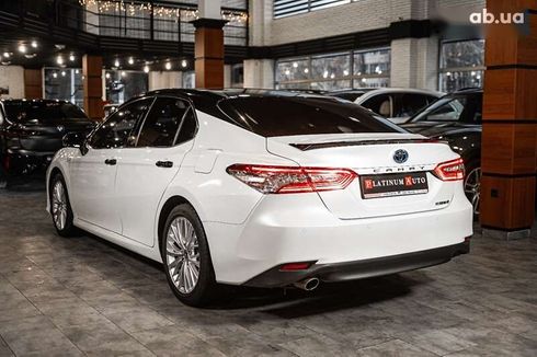 Toyota Camry 2020 - фото 13