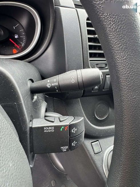Renault Trafic 2021 - фото 18