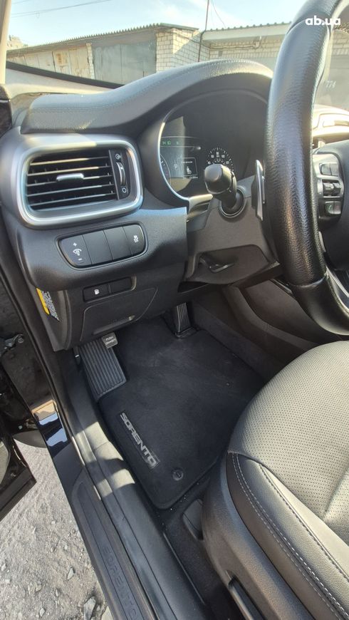 Kia Sorento 2016 черный - фото 16