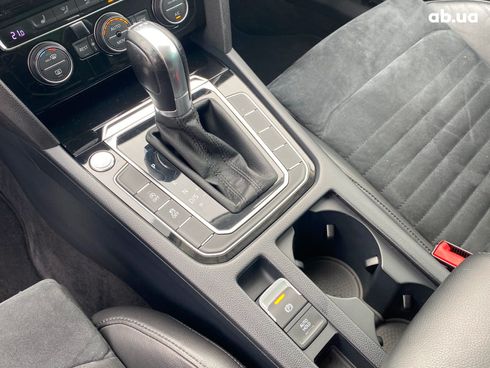 Volkswagen Passat 2015 серый - фото 19