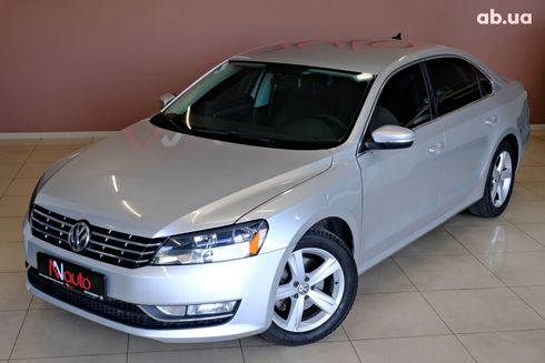 Volkswagen Passat 2016 серебристый - фото 2