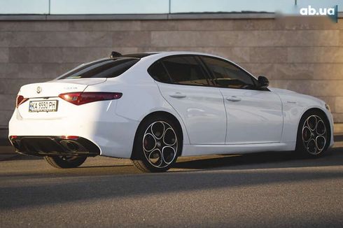 Alfa Romeo Giulia 2022 - фото 3