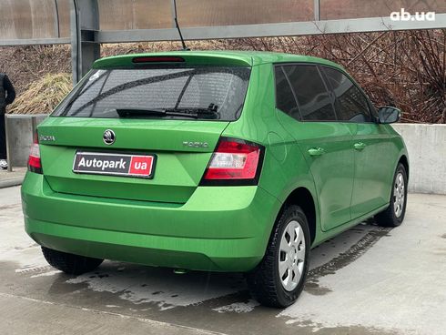 Skoda Fabia 2016 зеленый - фото 6