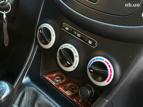 Hyundai i10 2009 красный - фото 39