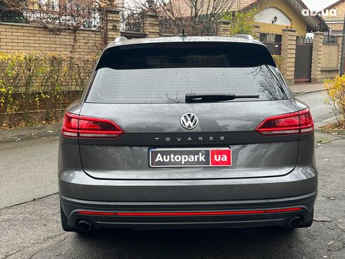 Volkswagen Touareg 2019 серый - фото 20
