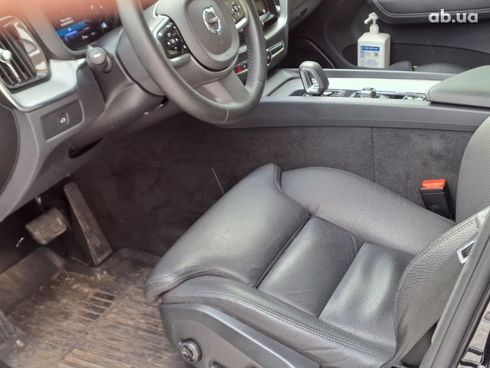 Volvo XC60 2023 черный - фото 10