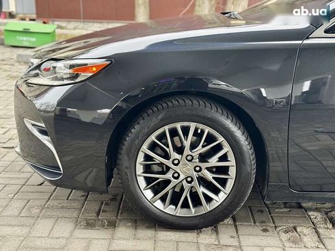 Lexus ES 2018 - фото 22