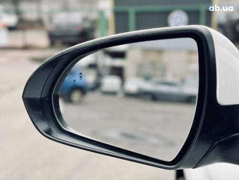 Hyundai Elantra 2016 белый - фото 12