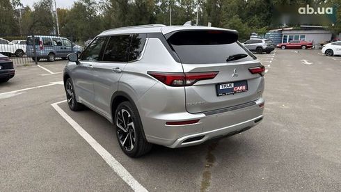 Mitsubishi Outlander 2022 - фото 7
