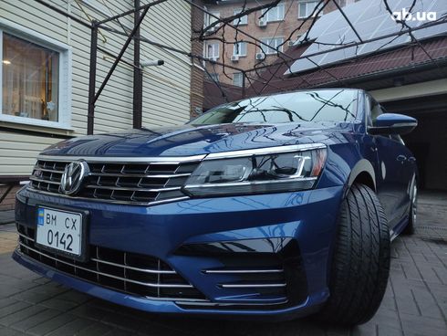 Volkswagen Passat 2016 синий - фото 10