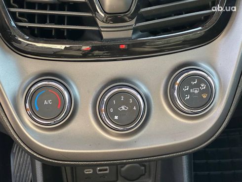 Chevrolet Spark 2019 синий - фото 17