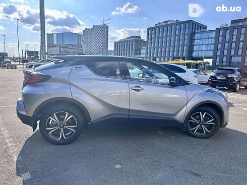 Toyota C-HR 2019 - фото 10