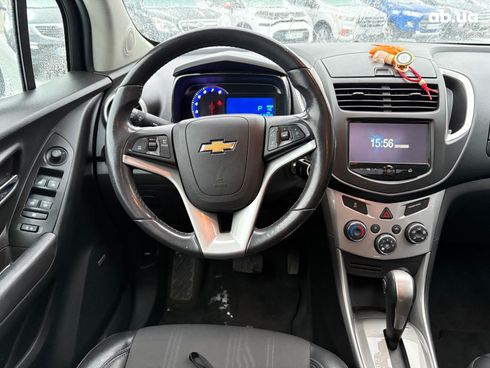 Chevrolet Trax 2016 белый - фото 32
