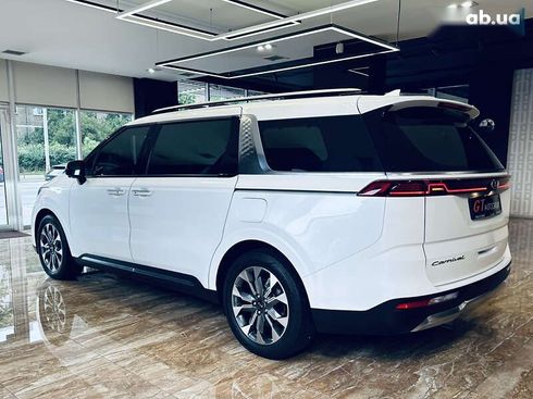 Kia Carnival 2021 - фото 12