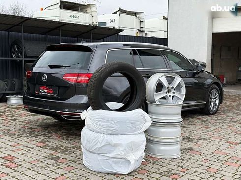 Volkswagen Passat 2017 - фото 25