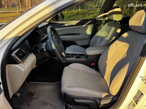 Kia Optima 2017 белый - фото 38