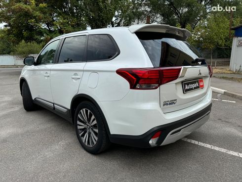 Mitsubishi Outlander 2018 белый - фото 3