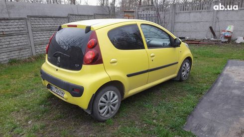 Peugeot 107 2012 желтый - фото 4