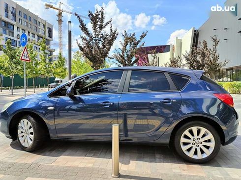 Opel Astra 2010 - фото 9