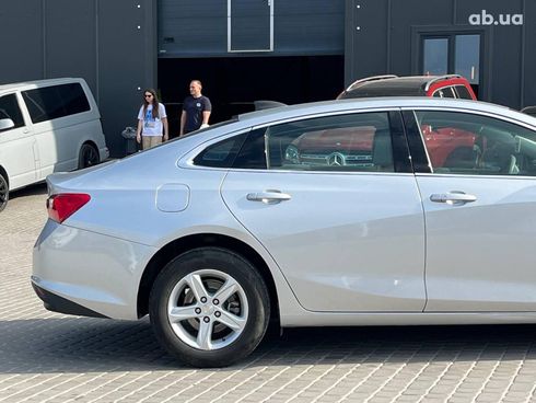 Chevrolet Malibu 2019 серый - фото 11