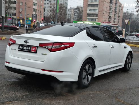 Kia Optima 2011 белый - фото 9