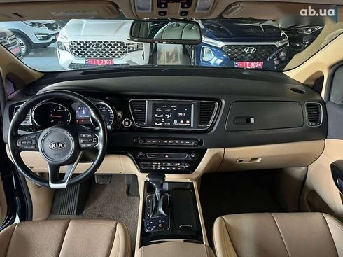 Kia Carnival 2017 - фото 21