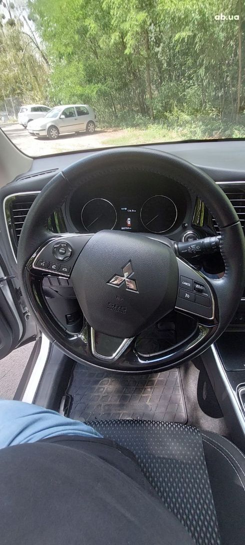 Mitsubishi Outlander 2020 белый - фото 8