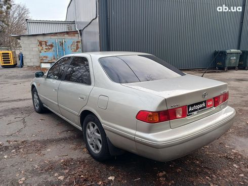 Toyota Camry 2001 серый - фото 10