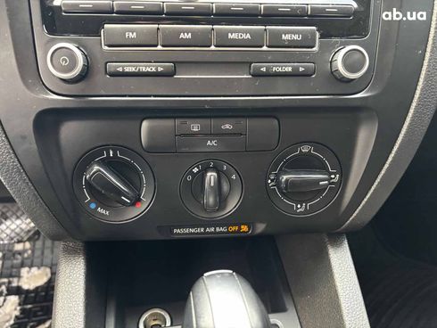 Volkswagen Jetta 2012 серый - фото 22