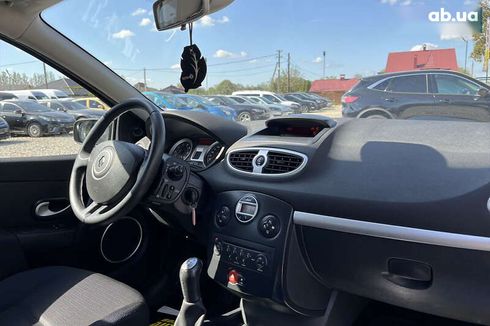 Renault Clio 2008 - фото 19